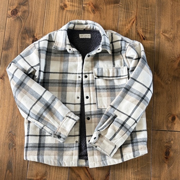 Zara Other - Zara Plush Sherpa Jacket in Gray & Cream Plaid
